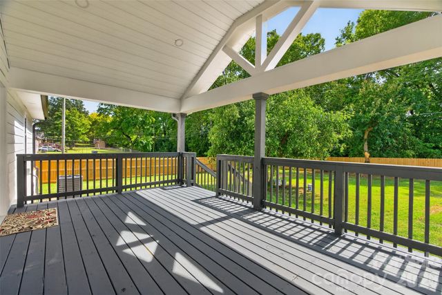 3001 Dalecrest Drive, Charlotte, NC 28269