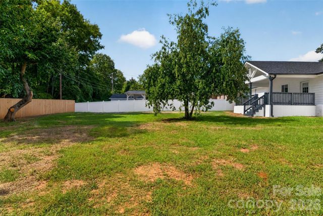 3001 Dalecrest Drive, Charlotte, NC 28269