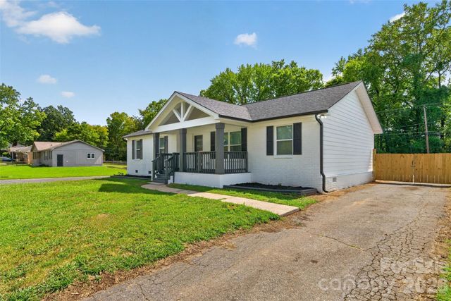 3001 Dalecrest Drive, Charlotte, NC 28269