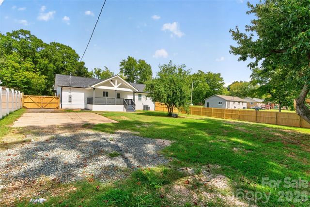 3001 Dalecrest Drive, Charlotte, NC 28269
