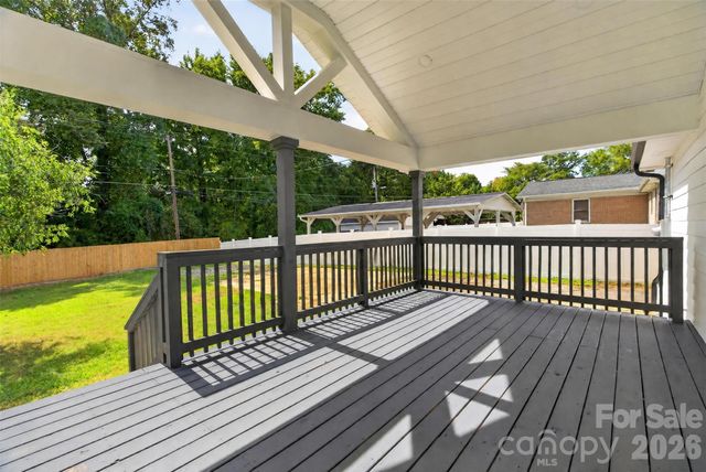 3001 Dalecrest Drive, Charlotte, NC 28269