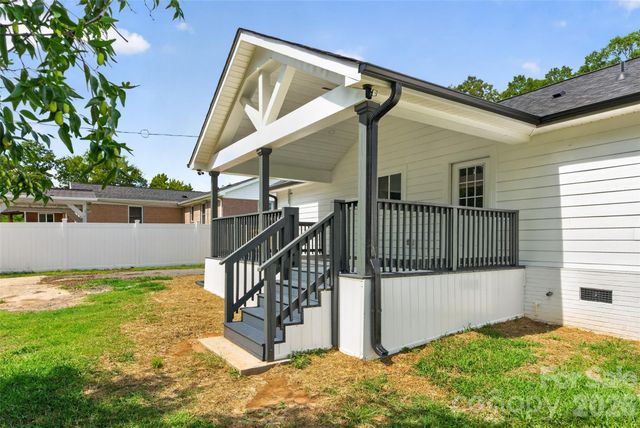 3001 Dalecrest Drive, Charlotte, NC 28269