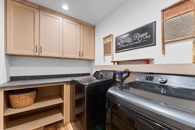 1831 BOBBY JONES DRIVE, De Pere, WI 54115