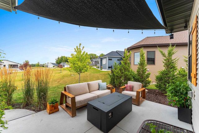 1831 BOBBY JONES DRIVE, De Pere, WI 54115