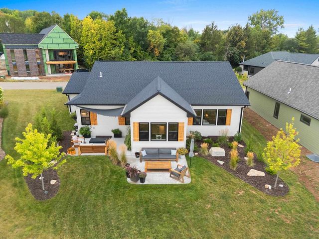 1831 BOBBY JONES DRIVE, De Pere, WI 54115