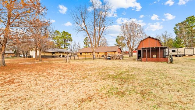 825 S Lariat Drive, Mustang, OK 73064