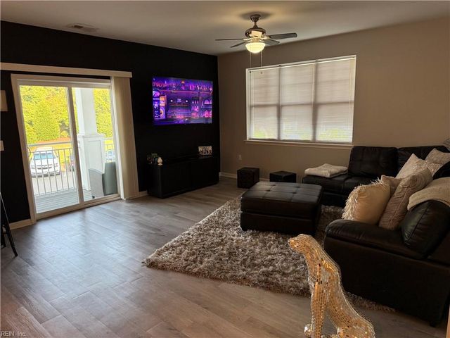 4332 Hillingdon Bnd Apt 208, Chesapeake, VA 23321