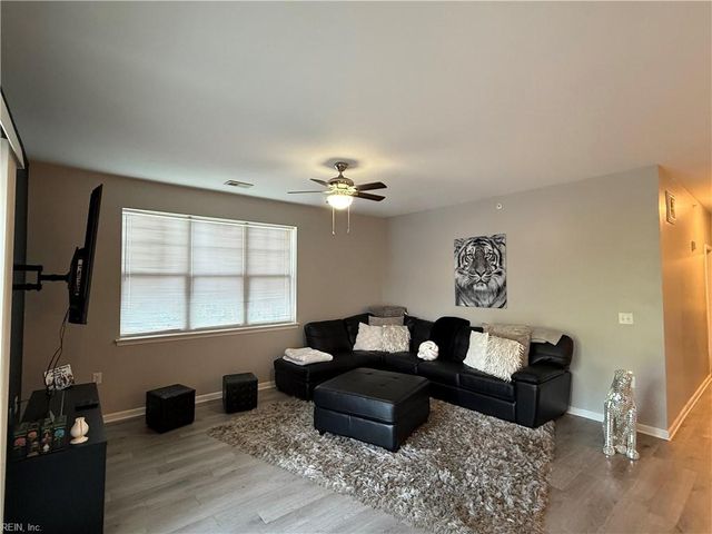 4332 Hillingdon Bnd Apt 208, Chesapeake, VA 23321