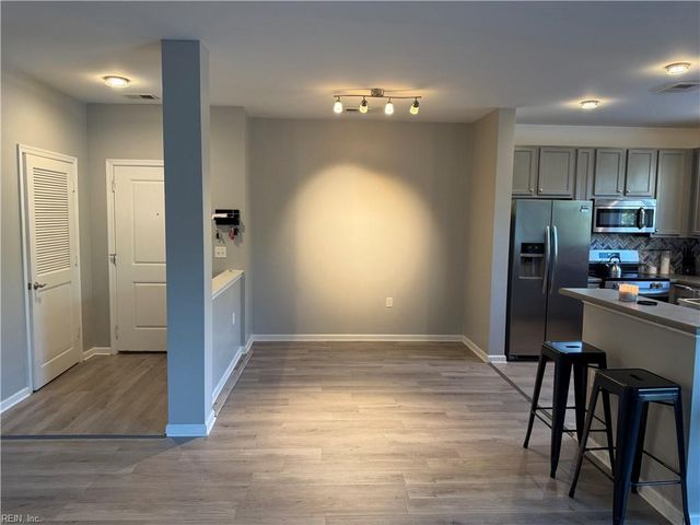 4332 Hillingdon Bnd Apt 208, Chesapeake, VA 23321