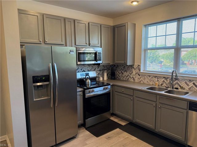 4332 Hillingdon Bnd Apt 208, Chesapeake, VA 23321