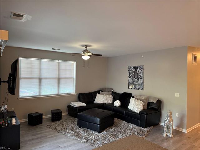 4332 Hillingdon Bnd Apt 208, Chesapeake, VA 23321