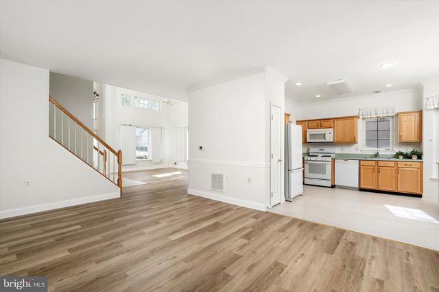 56 GOLDFINCH DR, Hamilton, NJ 08690