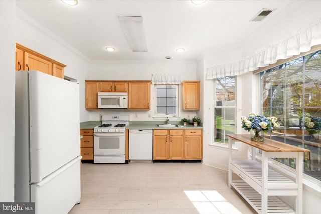 56 GOLDFINCH DR, Hamilton, NJ 08690