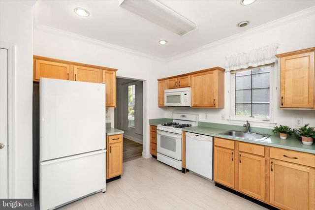 56 GOLDFINCH DR, Hamilton, NJ 08690