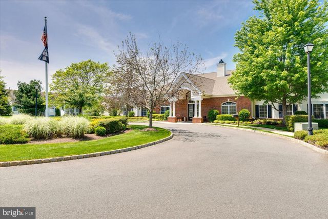 56 GOLDFINCH DR, Hamilton, NJ 08690
