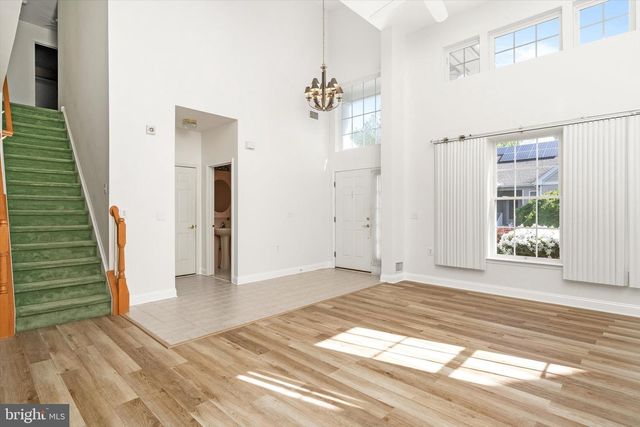 56 GOLDFINCH DR, Hamilton, NJ 08690