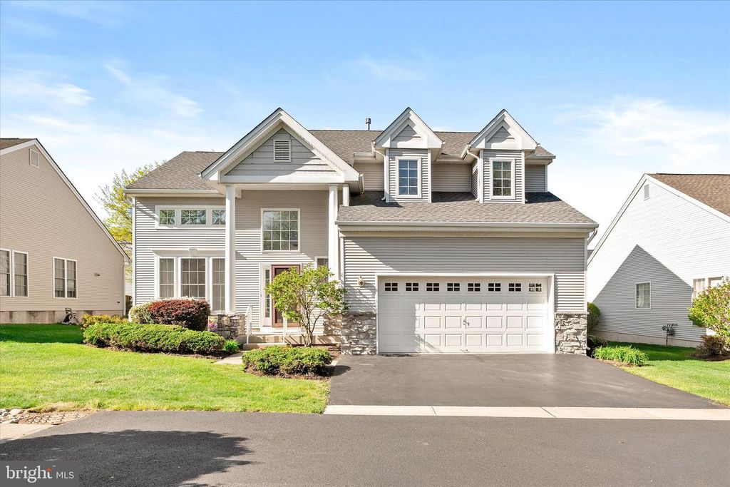 56 GOLDFINCH DR, Hamilton, NJ 08690