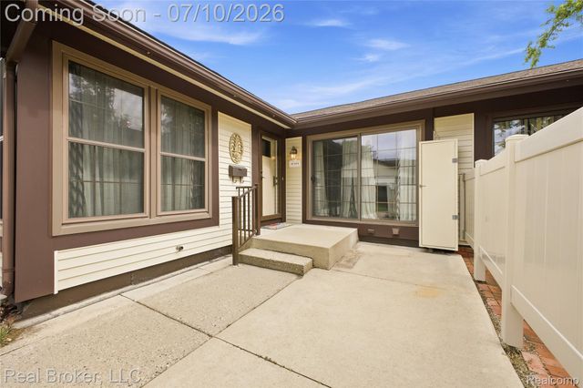40424 Newport Drive 73, Plymouth Charter Township, MI 48170