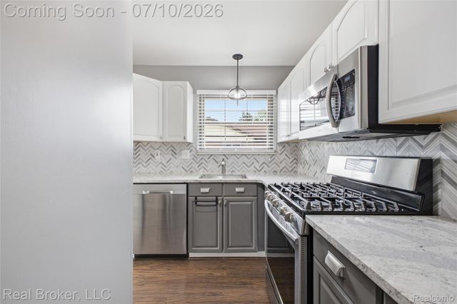 40424 Newport Drive 73, Plymouth Charter Township, MI 48170