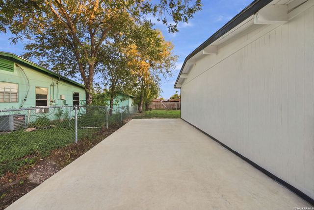 103 CHADWICK DR, San Antonio, TX 78227