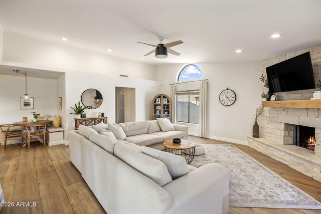 727 E Kings Avenue, Phoenix, AZ 85022