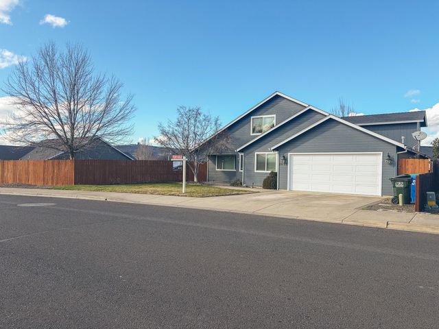 1017 Havenwood Drive, Eagle Point, OR 97524