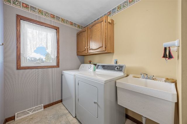 1688 17th Ave, Marion, IA 52302