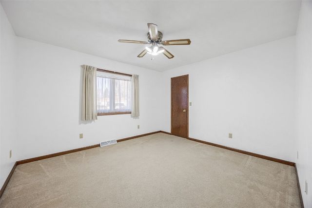 1688 17th Ave, Marion, IA 52302