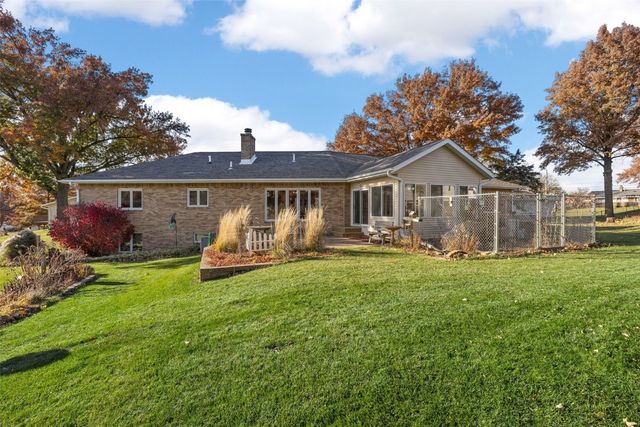 1688 17th Ave, Marion, IA 52302