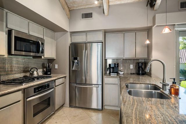 330 Forest Hills Drive, Rancho Mirage, CA 92270