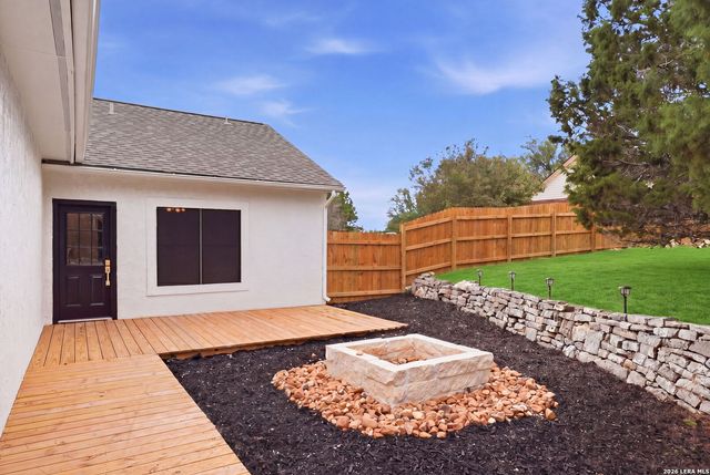150 LAKE VIEW DR, Boerne, TX 78006