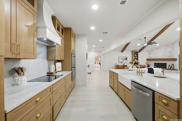 150 LAKE VIEW DR, Boerne, TX 78006