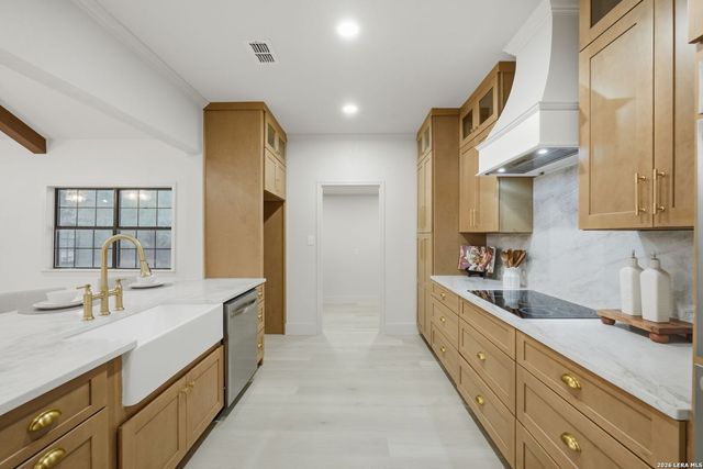 150 LAKE VIEW DR, Boerne, TX 78006
