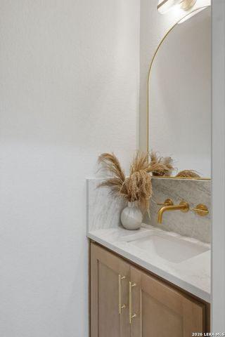 150 LAKE VIEW DR, Boerne, TX 78006