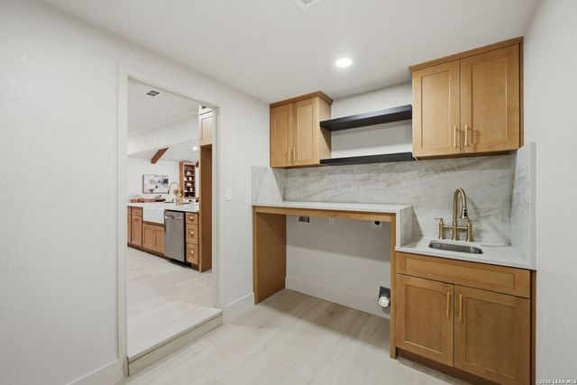 150 LAKE VIEW DR, Boerne, TX 78006