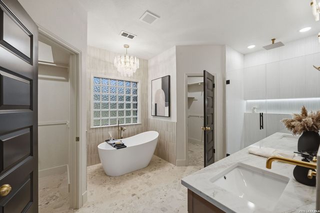 150 LAKE VIEW DR, Boerne, TX 78006