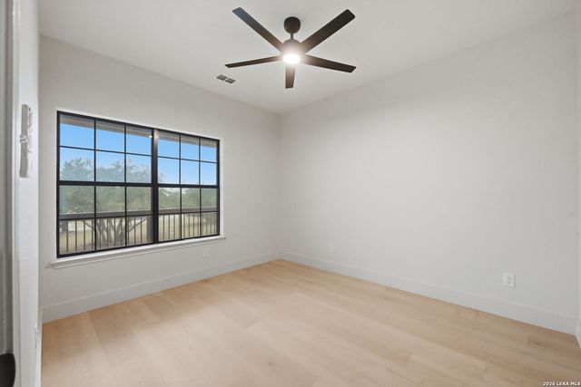 150 LAKE VIEW DR, Boerne, TX 78006