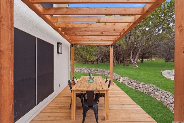 150 LAKE VIEW DR, Boerne, TX 78006