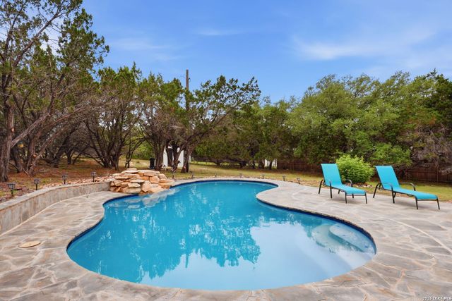 150 LAKE VIEW DR, Boerne, TX 78006