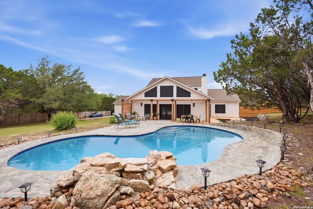 150 LAKE VIEW DR, Boerne, TX 78006