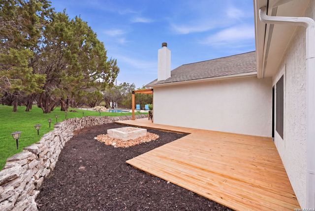 150 LAKE VIEW DR, Boerne, TX 78006