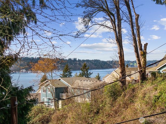 1347 N Pear Street NE, Olympia, WA 98506