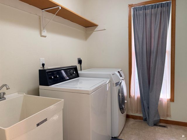 516 Harland Drive, Manhattan, KS 66503