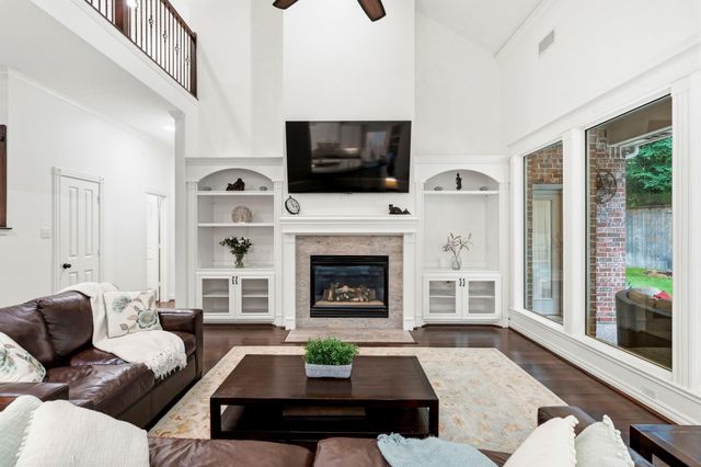130 E Fairbranch Circle, The Woodlands, TX 77382