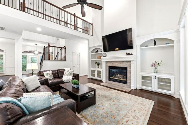 130 E Fairbranch Circle, The Woodlands, TX 77382