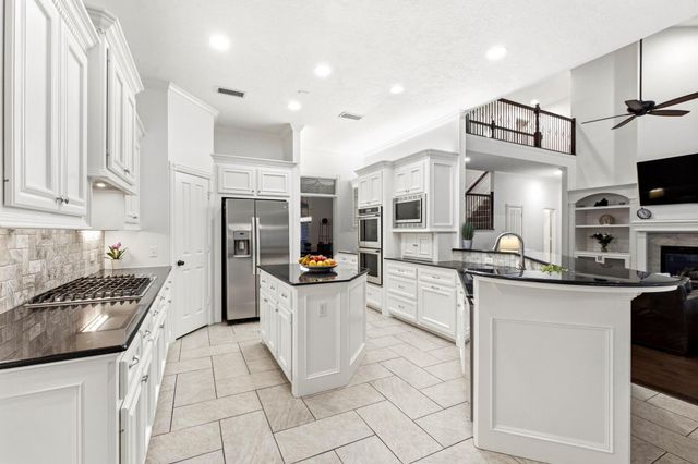 130 E Fairbranch Circle, The Woodlands, TX 77382