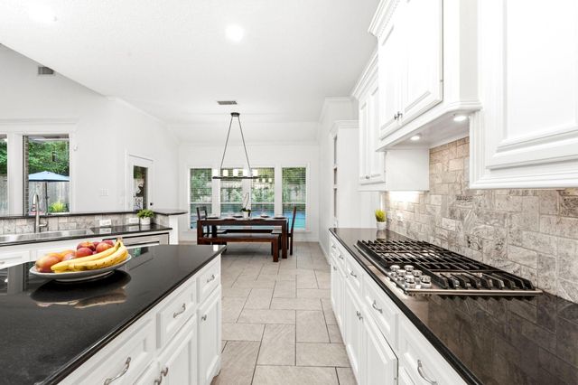 130 E Fairbranch Circle, The Woodlands, TX 77382