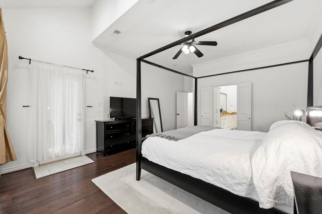 130 E Fairbranch Circle, The Woodlands, TX 77382