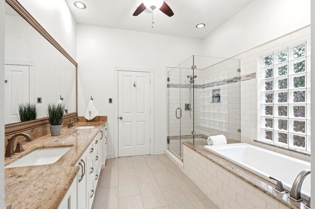 130 E Fairbranch Circle, The Woodlands, TX 77382