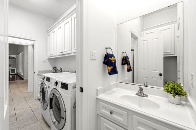 130 E Fairbranch Circle, The Woodlands, TX 77382